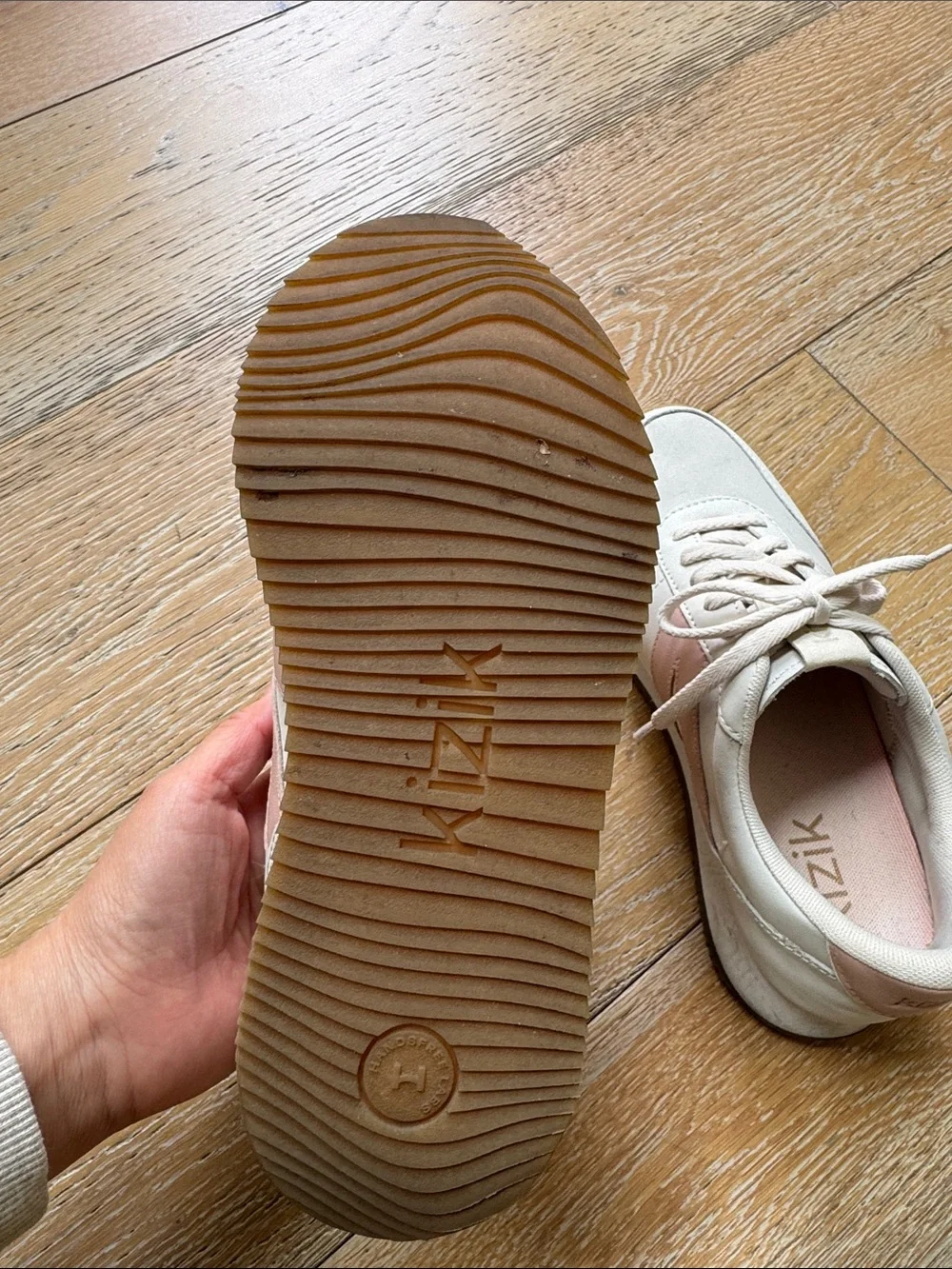 Kizik Milan Hands-Free Step-In Leather Sneakers Peach Whip Size 8 Minimalist